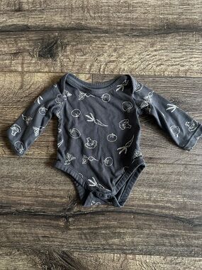 ✨2/$12 ✨GRAYSON COLLECTIVE Long-Sleeve Charcoal Onesie with Vegetable Print